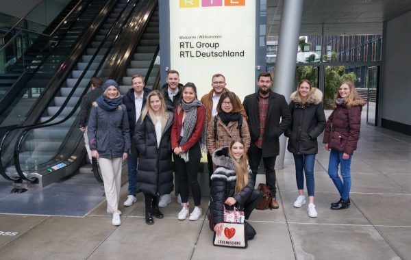 MBA-Kurs 22 beim Medientraining in Köln vor der RTL Journalistenschule